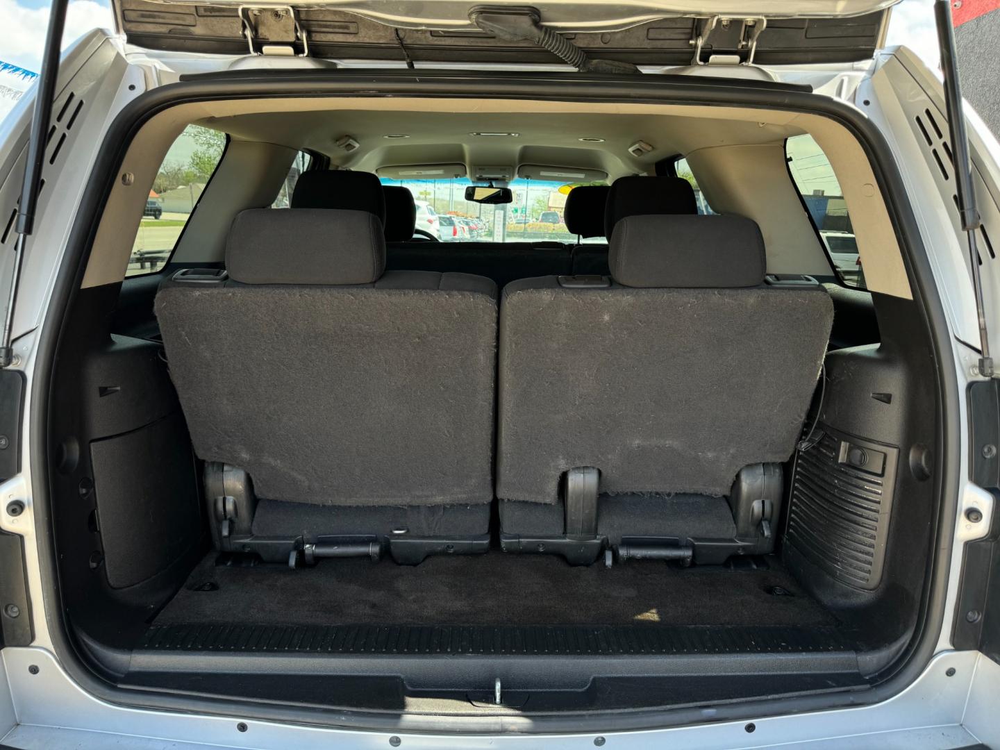2014 SILVER CHEVROLET TAHOE (1GNSCAE05ER) , located at 5900 E. Lancaster Ave., Fort Worth, TX, 76112, (817) 457-5456, 0.000000, 0.000000 - Photo#5